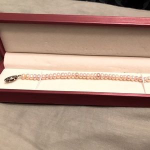 Classic simple faux pearl bracelet